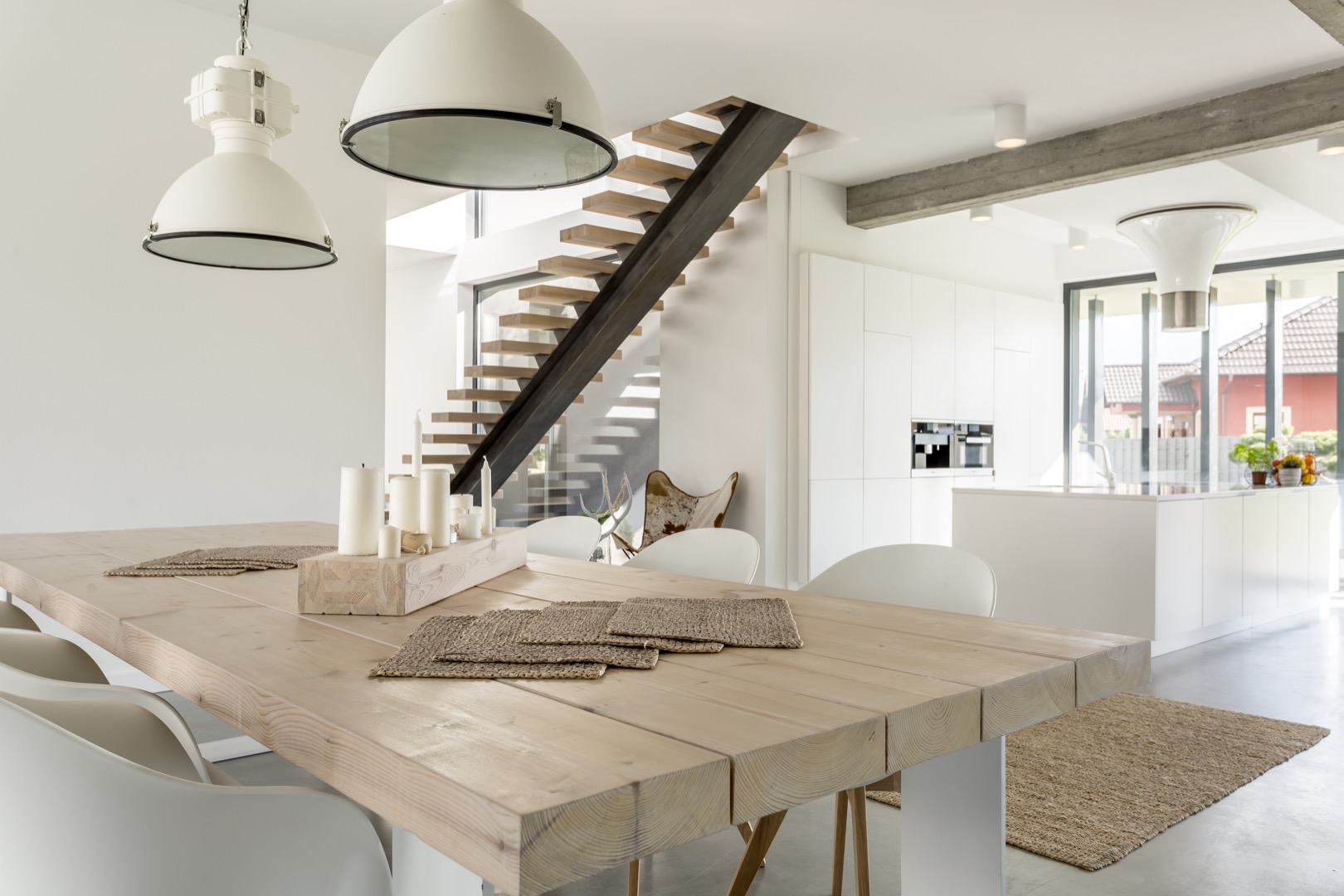 Villa with open dining room Ample Modern Loft