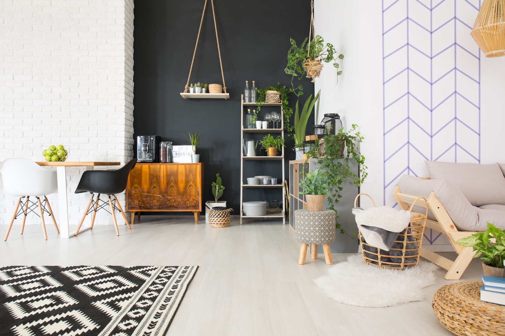 Modern black and white loft Ample Modern Loft